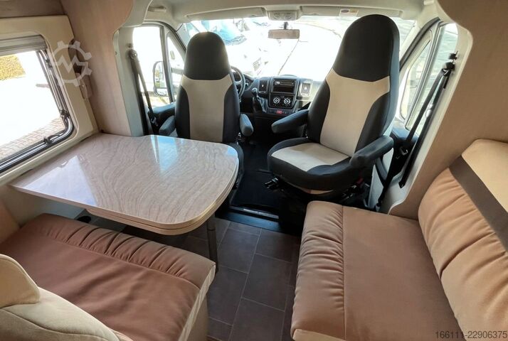 Autorulotă semi-integrată BÜRSTNER Ixeo T 734 - Hub/Queensbett - Klima -