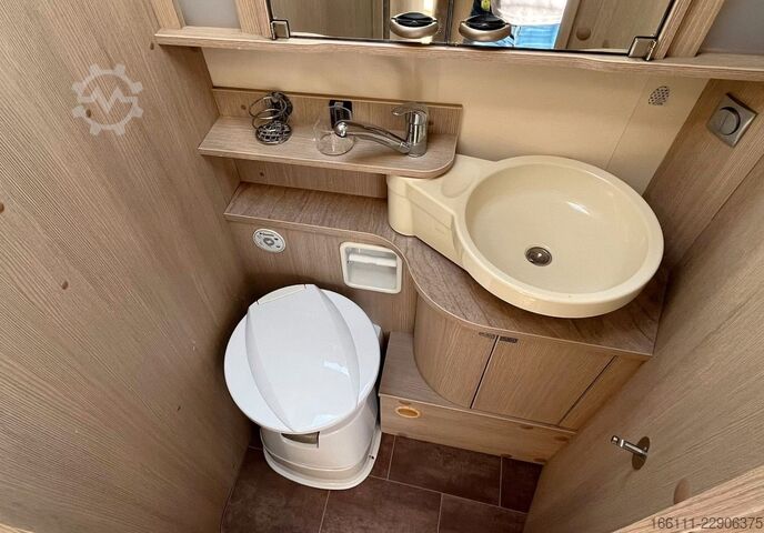 Autorulotă semi-integrată BÜRSTNER Ixeo T 734 - Hub/Queensbett - Klima -