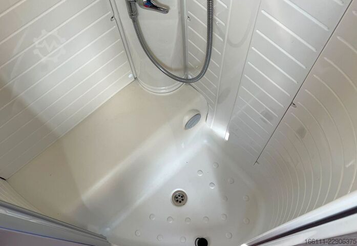 Autorulotă semi-integrată BÜRSTNER Ixeo T 734 - Hub/Queensbett - Klima -