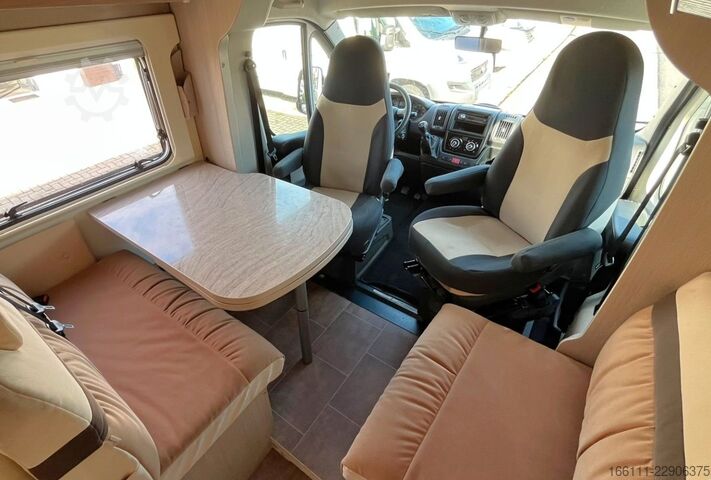Autorulotă semi-integrată BÜRSTNER Ixeo T 734 - Hub/Queensbett - Klima -