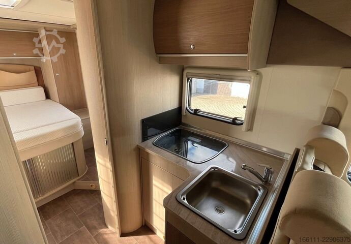 Autorulotă semi-integrată BÜRSTNER Ixeo T 734 - Hub/Queensbett - Klima -