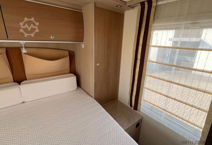 Autorulotă semi-integrată BÜRSTNER Ixeo T 734 - Hub/Queensbett - Klima -