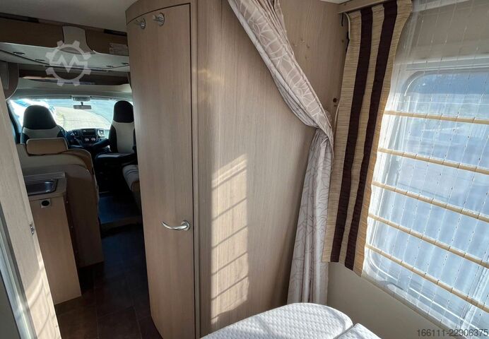 Autorulotă semi-integrată BÜRSTNER Ixeo T 734 - Hub/Queensbett - Klima -