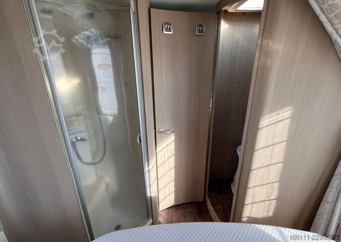 Autorulotă semi-integrată BÜRSTNER Ixeo T 734 - Hub/Queensbett - Klima -