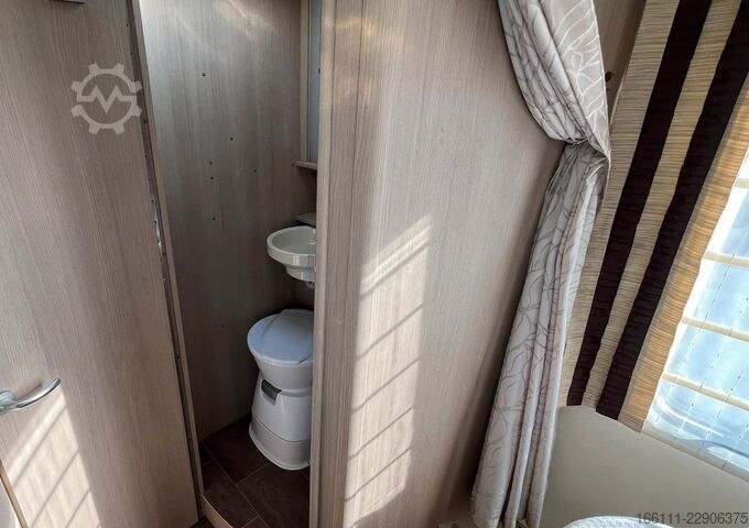 Autorulotă semi-integrată BÜRSTNER Ixeo T 734 - Hub/Queensbett - Klima -