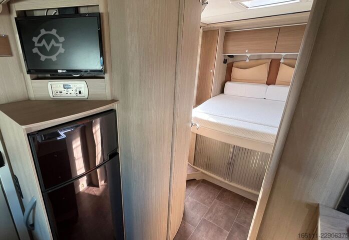 Autorulotă semi-integrată BÜRSTNER Ixeo T 734 - Hub/Queensbett - Klima -