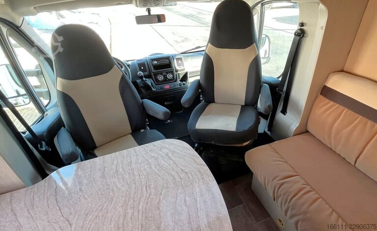 Autorulotă semi-integrată BÜRSTNER Ixeo T 734 - Hub/Queensbett - Klima -