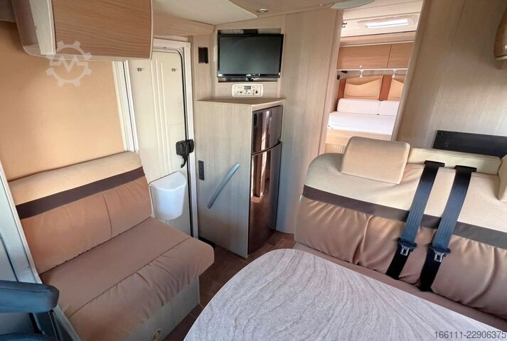Autorulotă semi-integrată BÜRSTNER Ixeo T 734 - Hub/Queensbett - Klima -