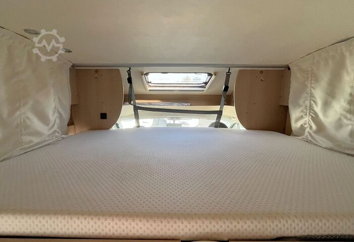Autorulotă semi-integrată BÜRSTNER Ixeo T 734 - Hub/Queensbett - Klima -
