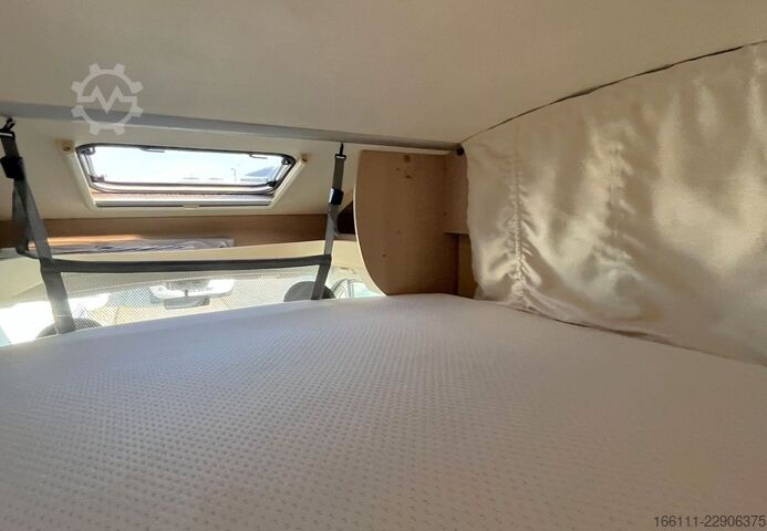 Autorulotă semi-integrată BÜRSTNER Ixeo T 734 - Hub/Queensbett - Klima -