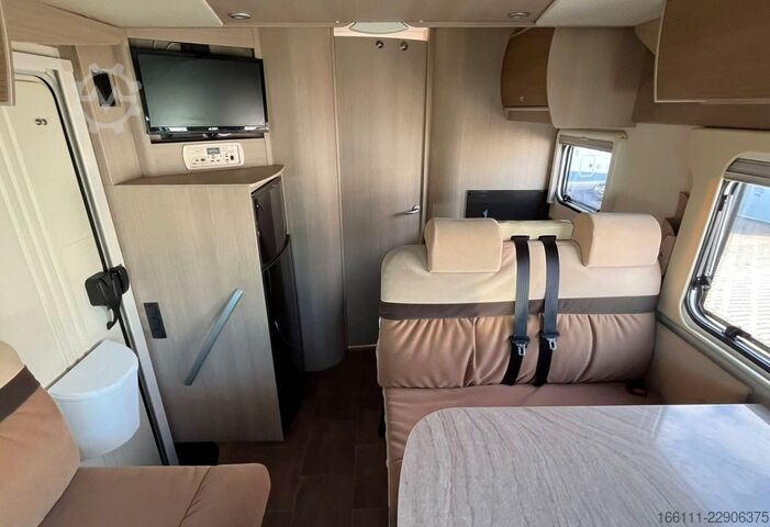 Autorulotă semi-integrată BÜRSTNER Ixeo T 734 - Hub/Queensbett - Klima -