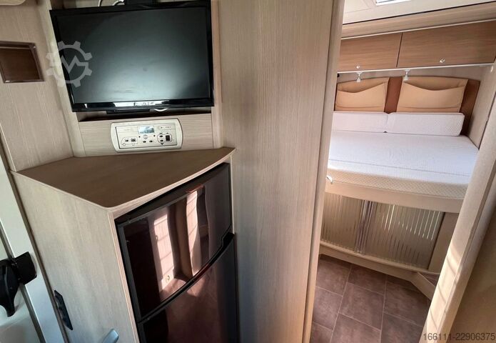 Autorulotă semi-integrată BÜRSTNER Ixeo T 734 - Hub/Queensbett - Klima -