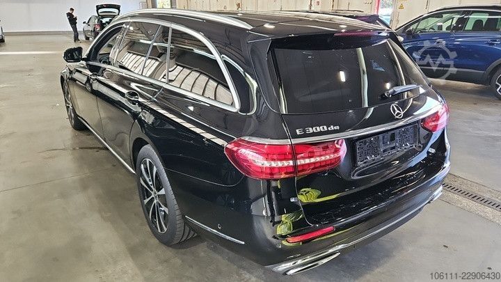 Kleinbus MERCEDES-BENZ E 300 de T EXCLUSIVE Interieur 360° DISTRONIC