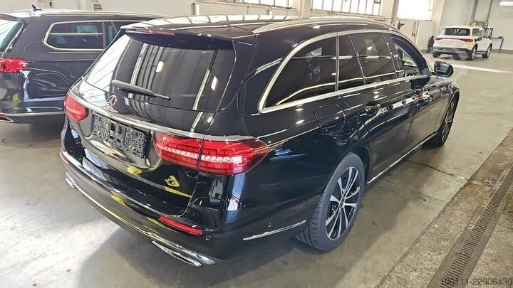 Kleinbus MERCEDES-BENZ E 300 de T EXCLUSIVE Interieur 360° DISTRONIC
