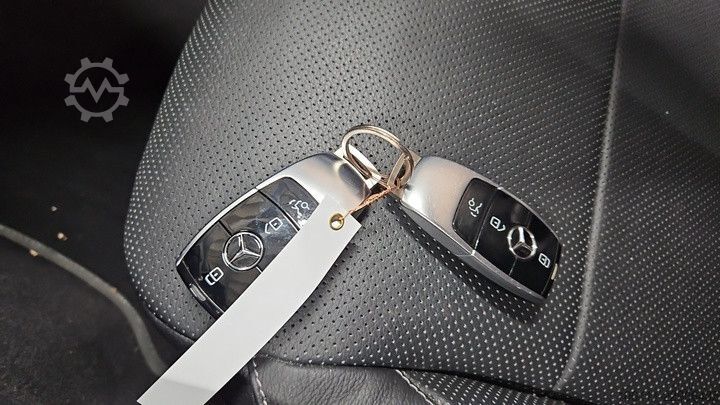 Kleinbus MERCEDES-BENZ E 300 de 4Matic AVANTGARDE HeadUP KEYLESS-GO