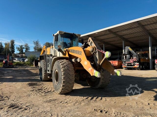 รถตักล้อยาง LIEBHERR L580 X power
