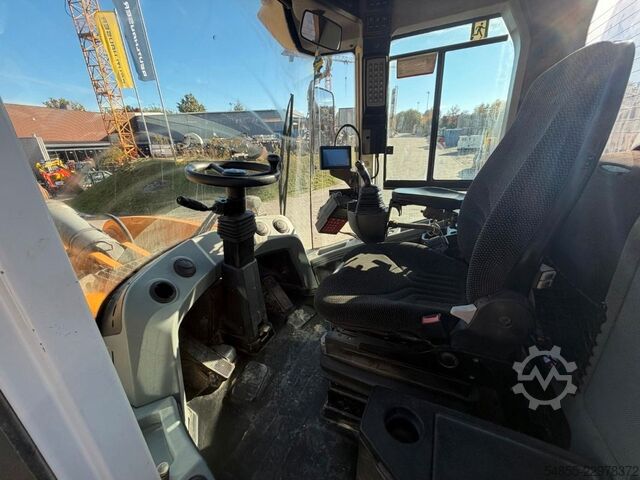 รถตักล้อยาง LIEBHERR L580 X power