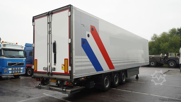 Prevoz v hladilniku/zamrznjenem stanju Schmitz Cargobull 3 AXLE FRIGO TRAILER WITH THERMO KING SLX I