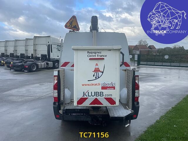 Lifting platform Renault Master Hoogtewerker
