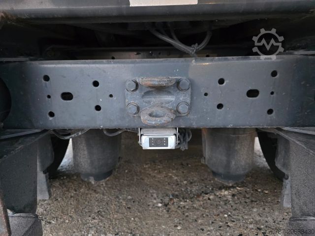 Camión portacontenedores de gancho VOLVO FE 320 6x2/4 Abroller mit Cont. + Kran HMF 1820