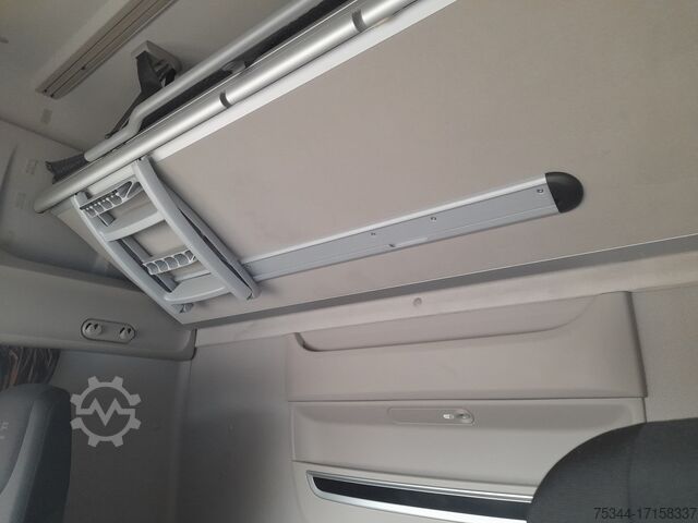 표준 트랙터 DAF XF 480