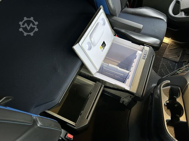 Standard tractor Volvo FH 500 Globetrotter XL / New Tacho V2 / Stand K...