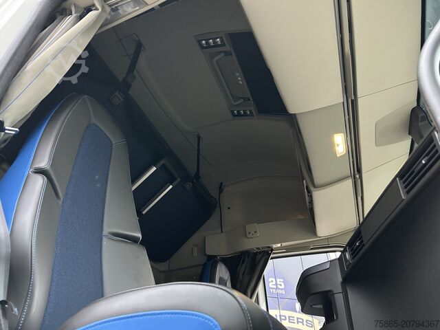 Standard tractor Volvo FH 500 Globetrotter XL / New Tacho V2 / Stand K...