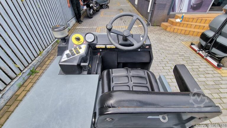 Pometalni stroj KM 130/300 R D GARANCIJA Karcher KM 130/300 R D