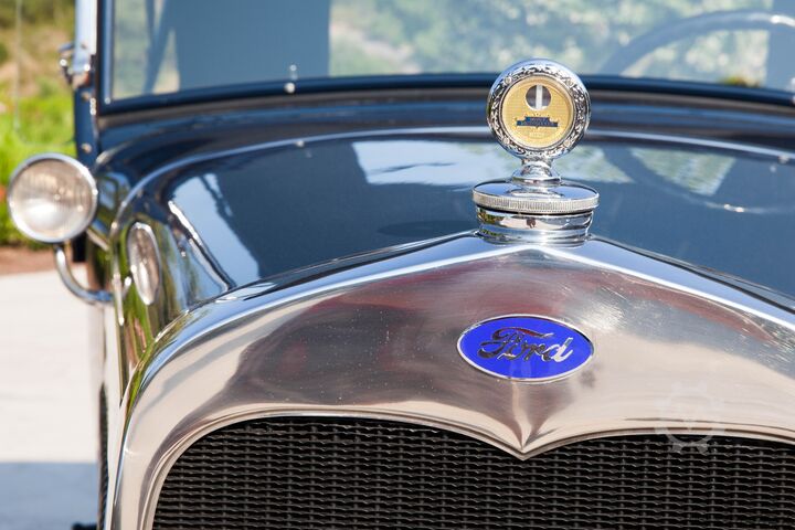 Voiture de Collection s certifikatom FORD FORD 1930 Model A Roadster de-luxe