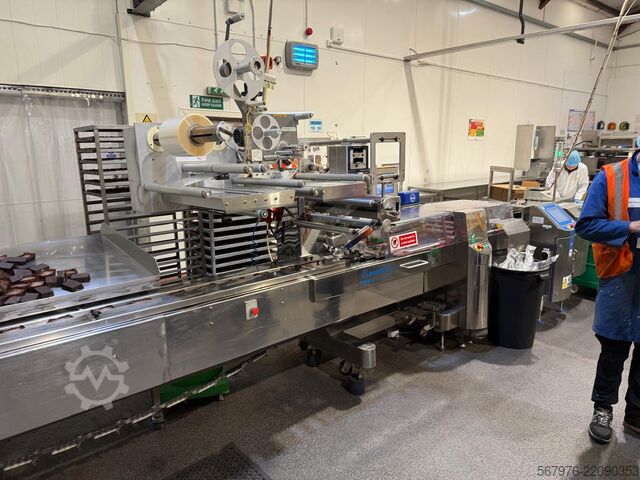 Packing Line Fuji Packaging / Loma Systems FW3410 Muffin/Cake/Brownie Packing Line