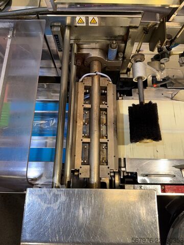 Packing Line Fuji Packaging / Loma Systems FW3410 Muffin/Cake/Brownie Packing Line
