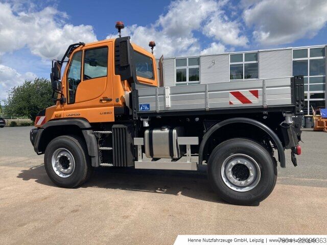 Máy nông nghiệp Mercedes-Benz Unimog U 530