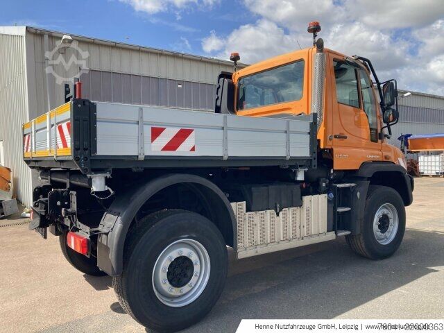 Máy nông nghiệp Mercedes-Benz Unimog U 530