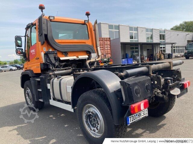 Máy nông nghiệp Mercedes-Benz Unimog U 527