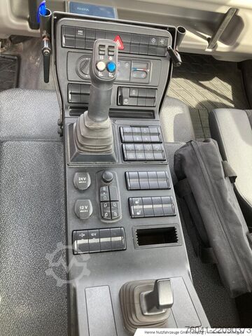 Máy nông nghiệp Mercedes-Benz Unimog U 527