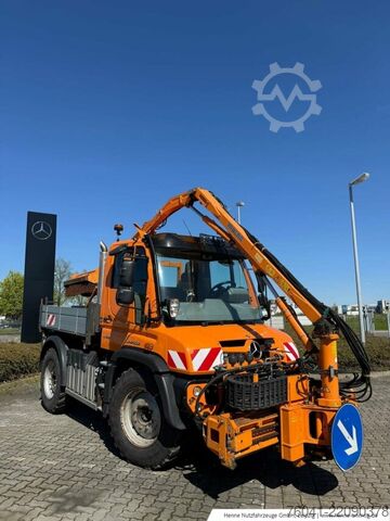 Máy nông nghiệp Mercedes-Benz Unimog U 318