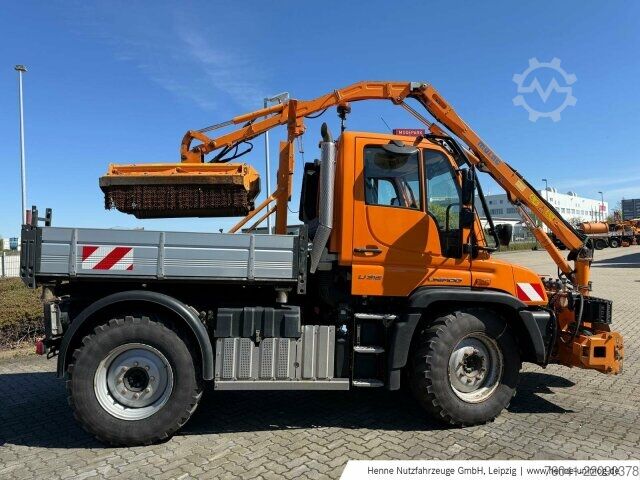 Máy nông nghiệp Mercedes-Benz Unimog U 318