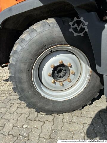 Máy nông nghiệp Mercedes-Benz Unimog U 318