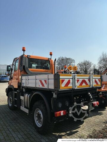 Máy nông nghiệp Mercedes-Benz Unimog U 319