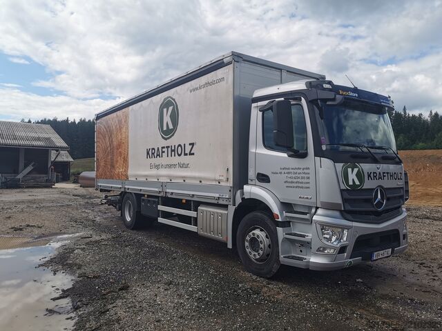 Camión plataforma con toldo Mercedes-Benz Antos 1830