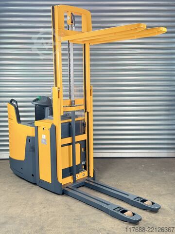 Kierowca wózka wysokiego podnoszenia Jungheinrich ERD 220 - Service Neu  nur 3.995 Std. Batterie 80%