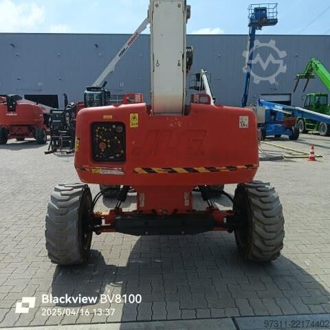 Plate-forme de travail télescopique articulée JLG M600JP