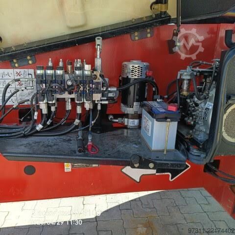Plate-forme de travail télescopique articulée JLG M600JP