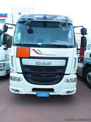 เครนติดตั้งบนรถบรรทุก DAF LF 18T LF 320 CV con gru EFFER