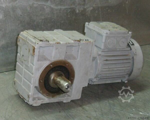 Geared motor 0.18 kW 6.8 rpm LENZE BG20Z-11