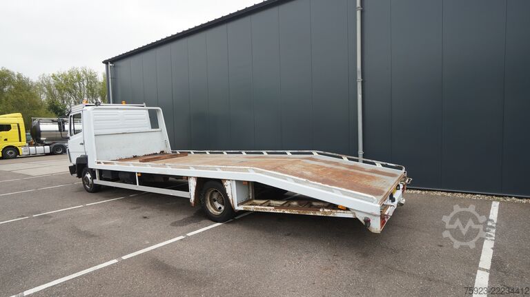 รถตู้ขนส่งรถยนต์ Mercedes-Benz 814 machine transporter truck