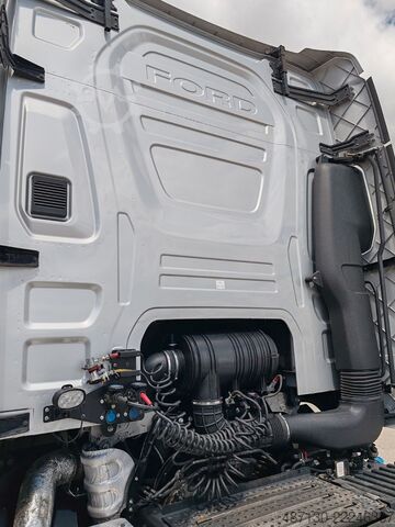 大容积牵引车头 FORD F-MAX 500 LUXURY Mega