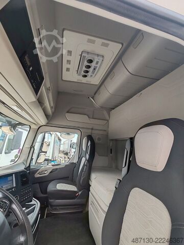 大容积牵引车头 FORD F-MAX 500 LUXURY Mega