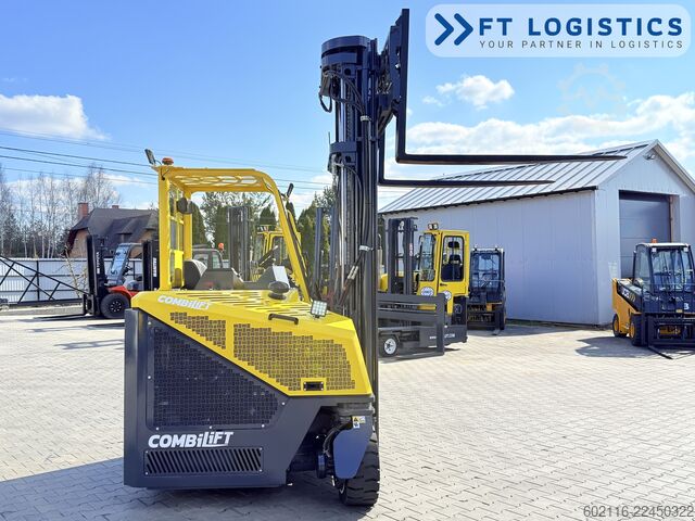 Carretilla retráctil de 4 vías Combilift CB4500 GAS TRIPLEX 6400 FORK POSITIONER