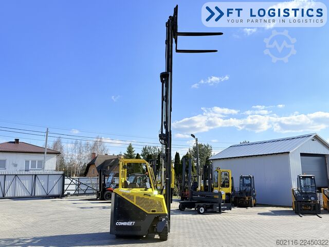 Carretilla retráctil de 4 vías Combilift CB4500 GAS TRIPLEX 6400 FORK POSITIONER
